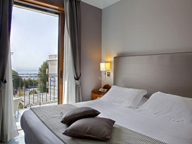 Doppia Superior con balcone e vista mare | Hotel Villa Luisa